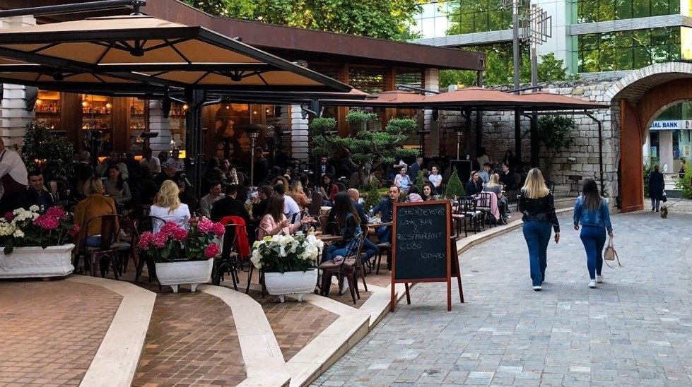 Mungesa e fuqise punetore, baret dhe restorantet rrezikojne mbylljen